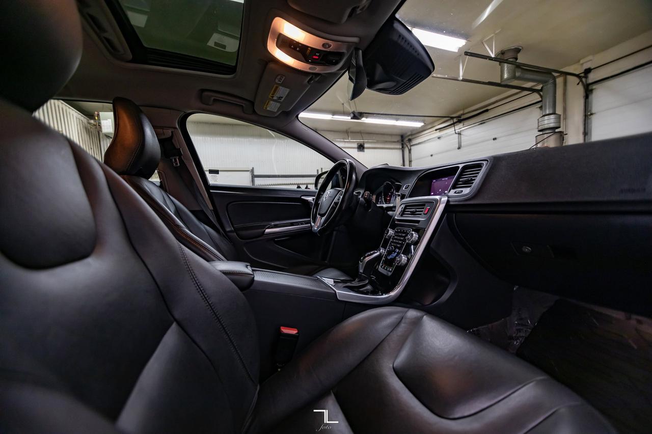 2018 Volvo V60 AWD T5 Dynamic Leather Roof Nav Red Deer AB