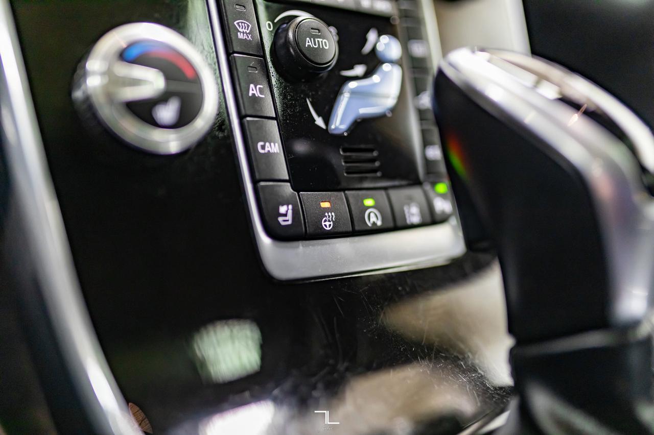 2018 Volvo V60 AWD T5 Dynamic Leather Roof Nav Red Deer AB