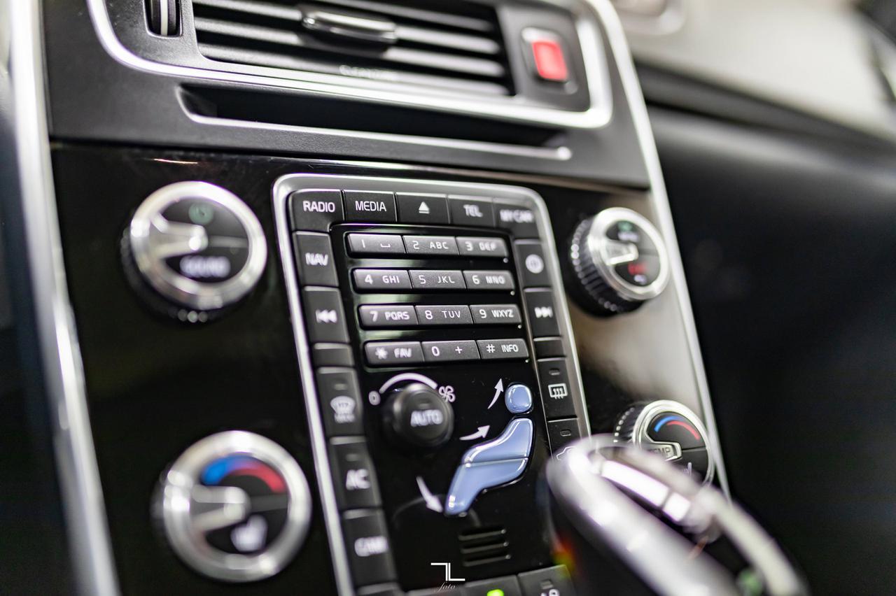 2018 Volvo V60 AWD T5 Dynamic Leather Roof Nav Red Deer AB