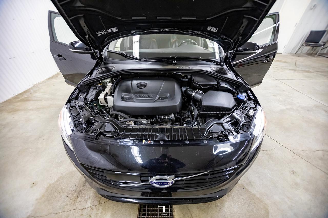 2018 Volvo V60 AWD T5 Dynamic Leather Roof Nav Red Deer AB