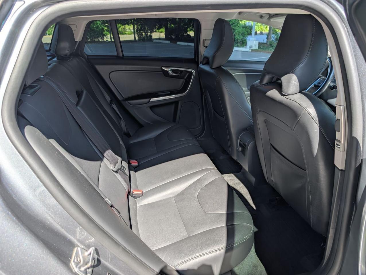 2018 Volvo V60 Cross Country T5 AWD | High Performance Audio, Blind Spot Information, Leather Heated Seats & Htd Wheel Portland OR