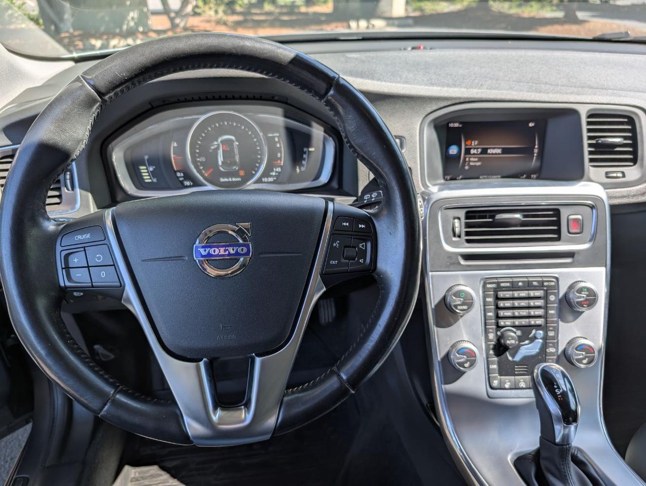 2018 Volvo V60 Cross Country T5 AWD | High Performance Audio, Blind Spot Information, Leather Heated Seats & Htd Wheel Portland OR