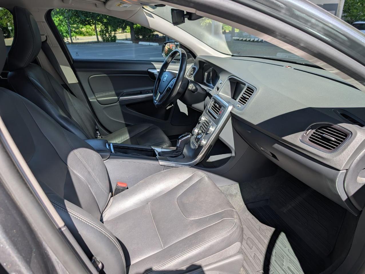 2018 Volvo V60 Cross Country T5 AWD | High Performance Audio, Blind Spot Information, Leather Heated Seats & Htd Wheel Portland OR