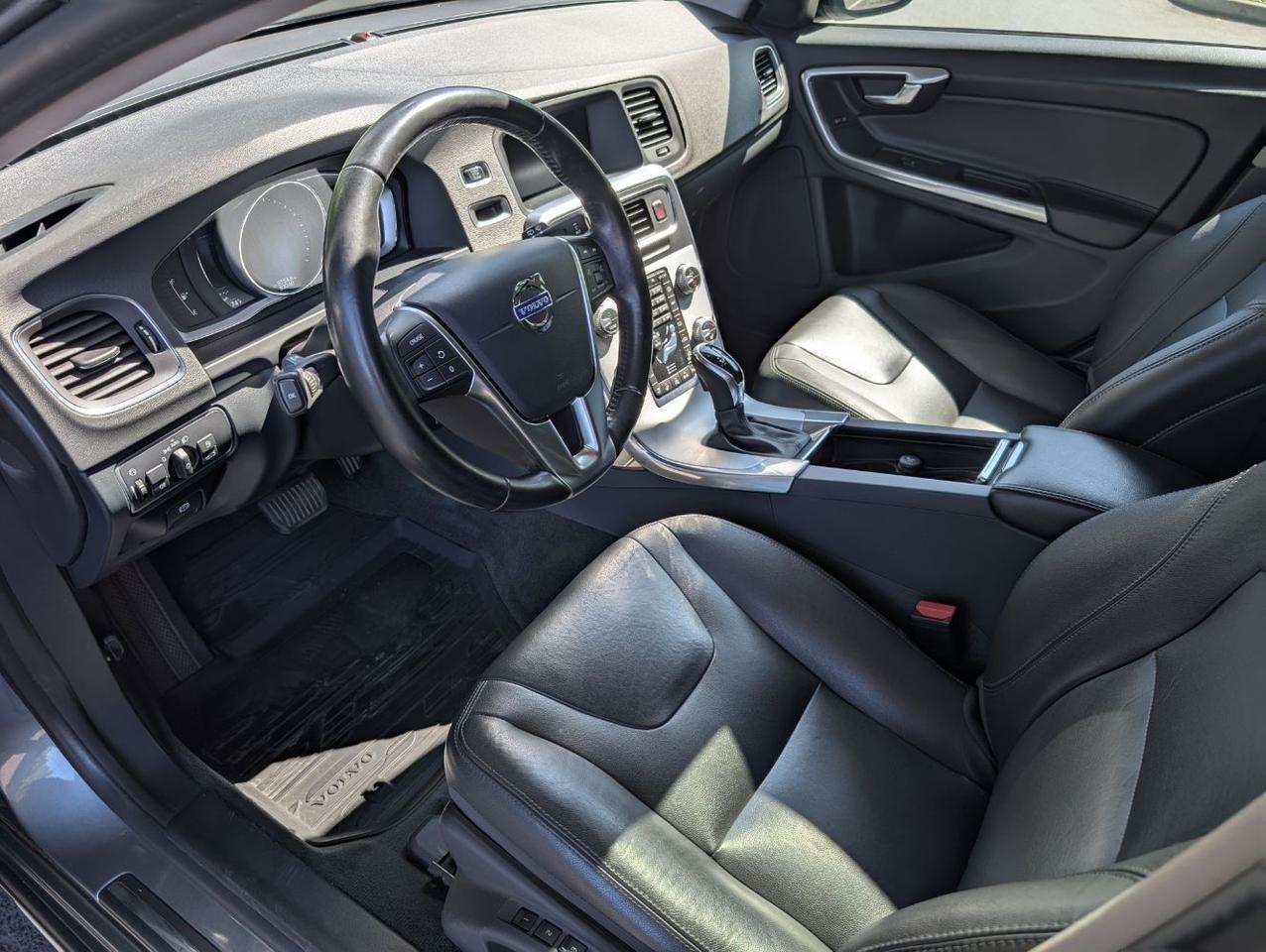 2018 Volvo V60 Cross Country T5 AWD | High Performance Audio, Blind Spot Information, Leather Heated Seats & Htd Wheel Portland OR