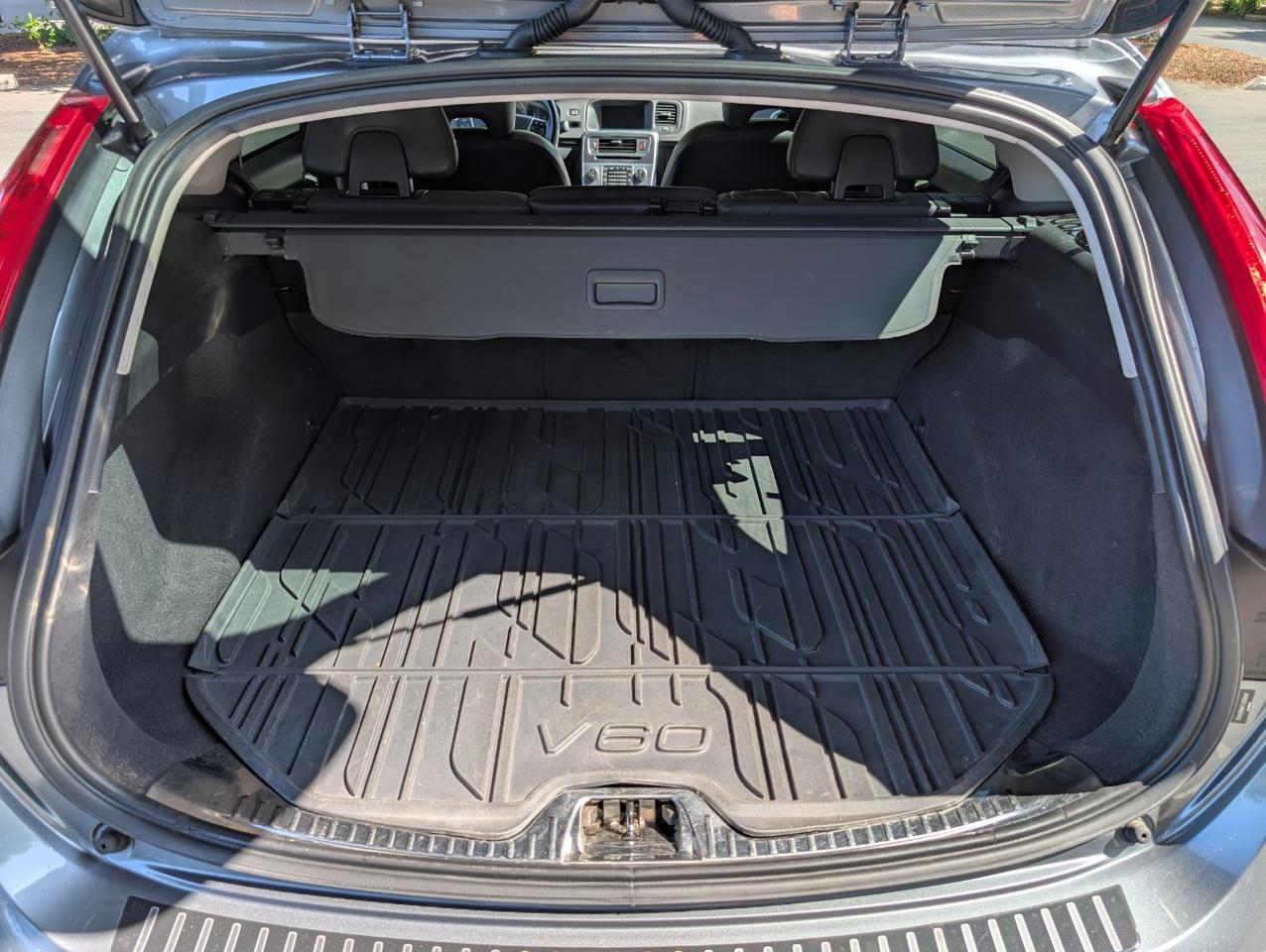 2018 Volvo V60 Cross Country T5 AWD | High Performance Audio, Blind Spot Information, Leather Heated Seats & Htd Wheel Portland OR