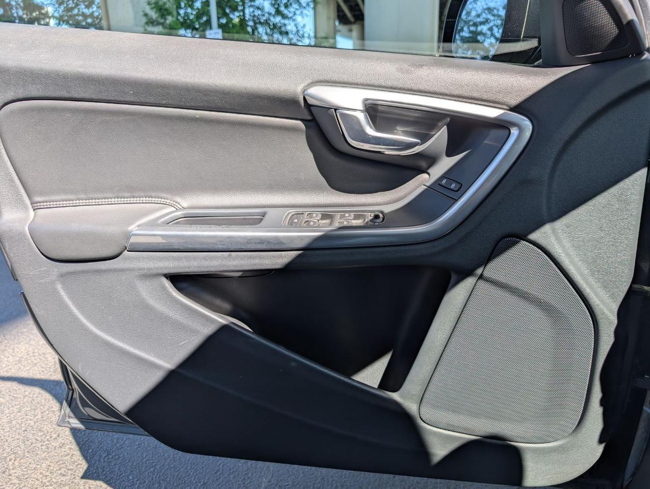 2018 Volvo V60 Cross Country T5 AWD | High Performance Audio, Blind Spot Information, Leather Heated Seats & Htd Wheel Portland OR