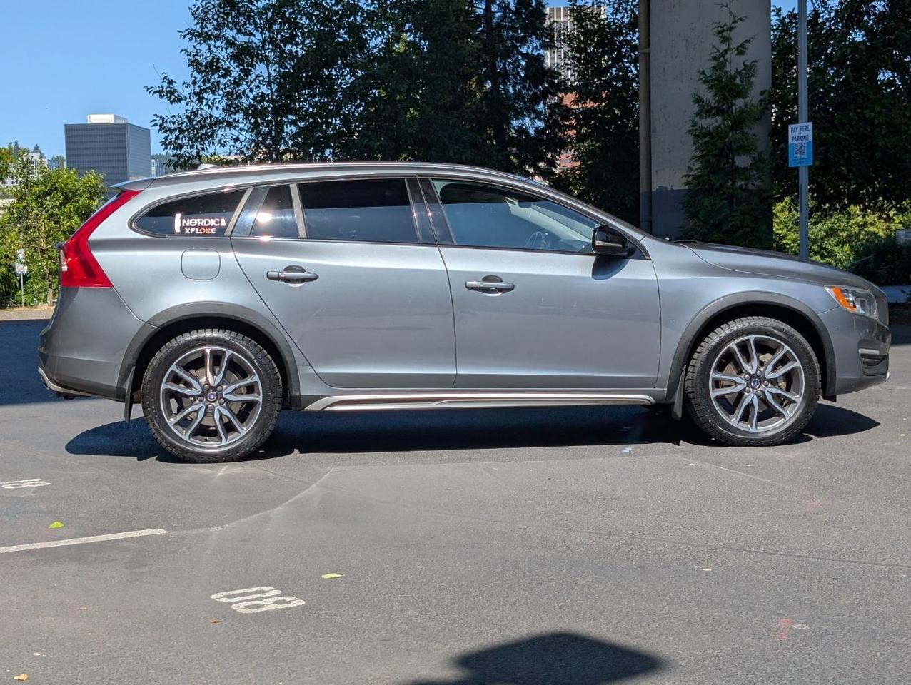 2018 Volvo V60 Cross Country T5 AWD | High Performance Audio, Blind Spot Information, Leather Heated Seats & Htd Wheel Portland OR