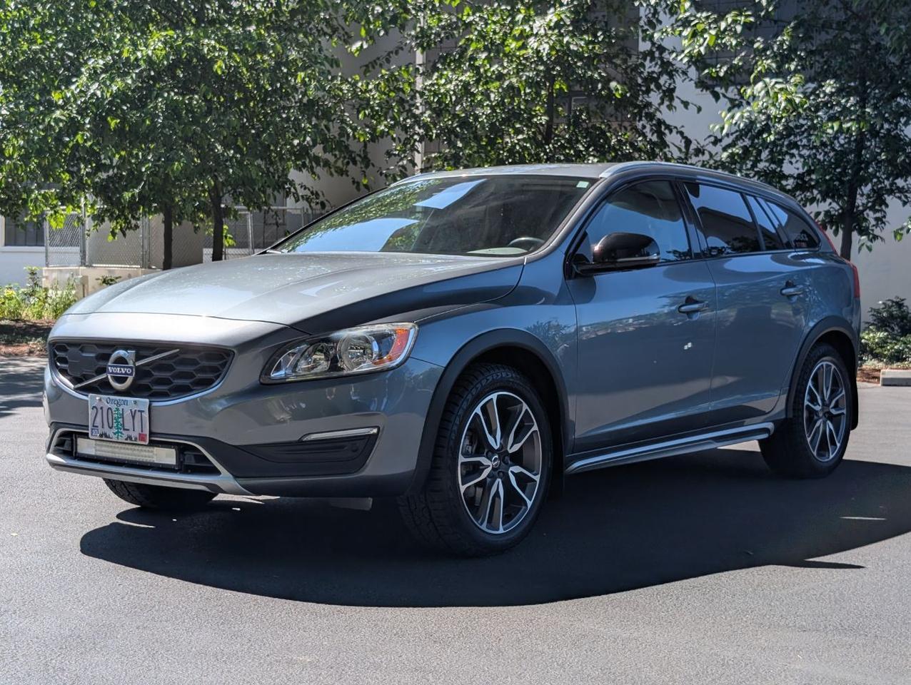2018 Volvo V60 Cross Country T5 AWD | High Performance Audio, Blind Spot Information, Leather Heated Seats & Htd Wheel Portland OR