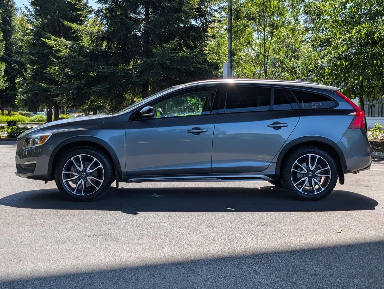 2018 Volvo V60 Cross Country T5 AWD | High Performance Audio, Blind Spot Information, Leather Heated Seats & Htd Wheel Portland OR