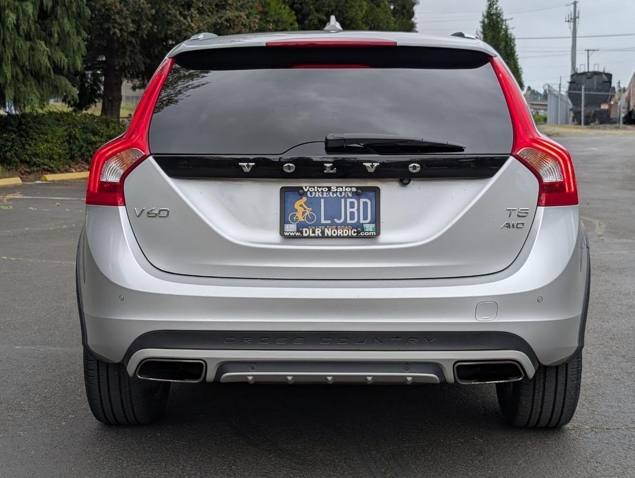 2018 Volvo V60 Cross Country T5 AWD Platinum | HK Premium Audio,  Adaptive Cruise, Auto Brake, Heated Seats & Wheel Portland OR