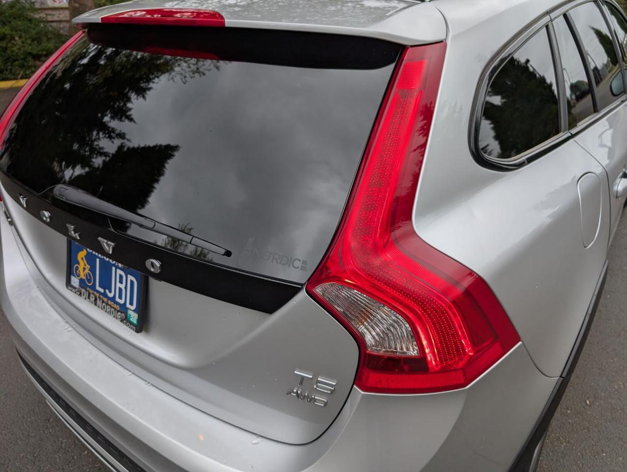 2018 Volvo V60 Cross Country T5 AWD Platinum | HK Premium Audio, Tech &amp; Convenience Pkg, Heated Seat Portland OR