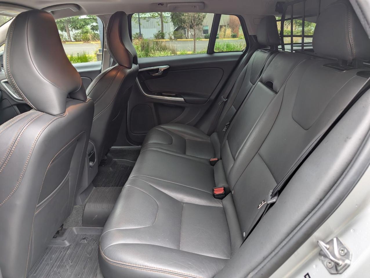 2018 Volvo V60 Cross Country T5 AWD Platinum | HK Premium Audio, Tech &amp; Convenience Pkg, Heated Seat Portland OR