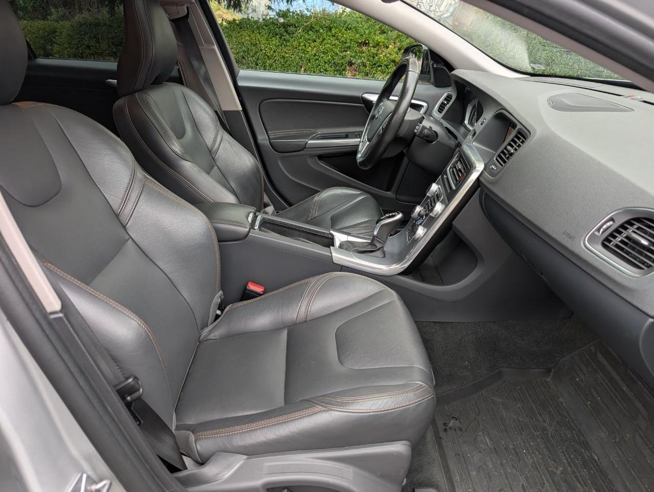 2018 Volvo V60 Cross Country T5 AWD Platinum | HK Premium Audio, Tech &amp; Convenience Pkg, Heated Seat Portland OR