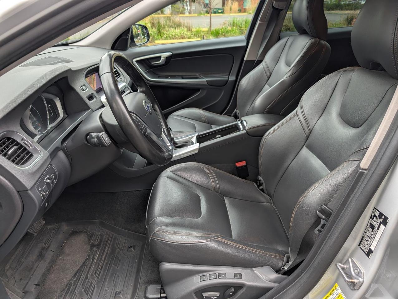 2018 Volvo V60 Cross Country T5 AWD Platinum | HK Premium Audio, Tech &amp; Convenience Pkg, Heated Seat Portland OR