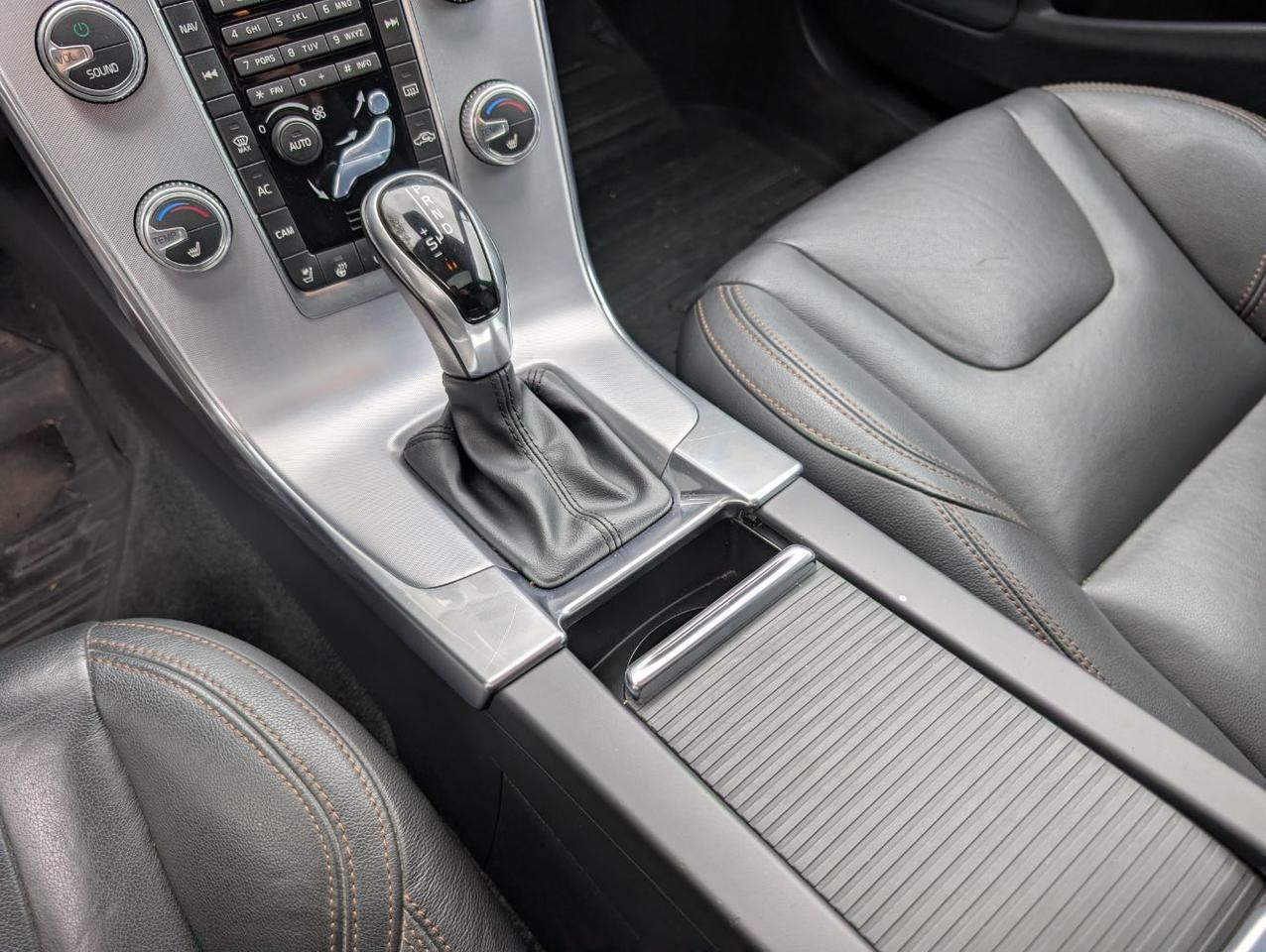 2018 Volvo V60 Cross Country T5 AWD Platinum | HK Premium Audio, Tech &amp; Convenience Pkg, Heated Seat Portland OR