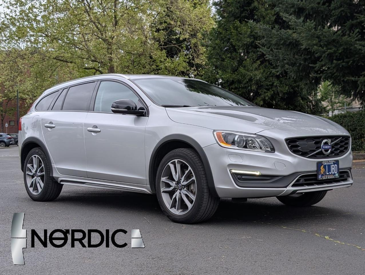 2018 Volvo V60 Cross Country T5 AWD Platinum | HK Premium Audio, Tech &amp; Convenience Pkg, Heated Seat Portland OR