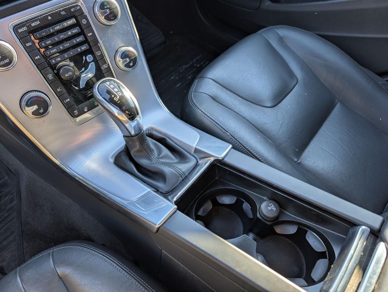 2018 Volvo V60 Cross Country T5 AWD Premier w/High Performance Audio, Blind Spot BLIS, Moon Roof, Leather Heated Seats & Wheel Portland OR