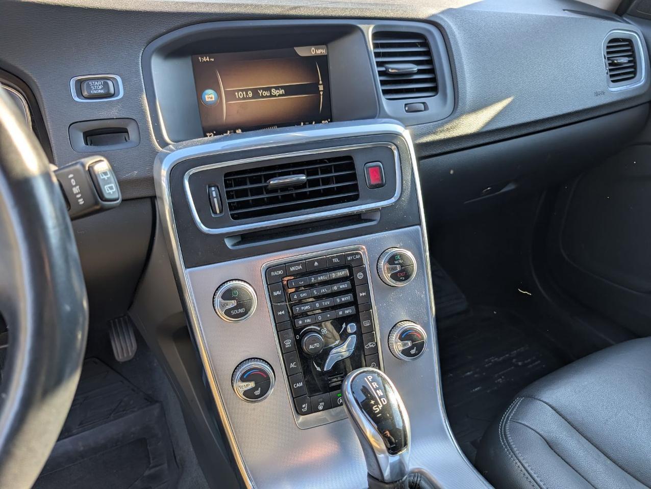 2018 Volvo V60 Cross Country T5 AWD Premier w/High Performance Audio, Blind Spot BLIS, Moon Roof, Leather Heated Seats & Wheel Portland OR