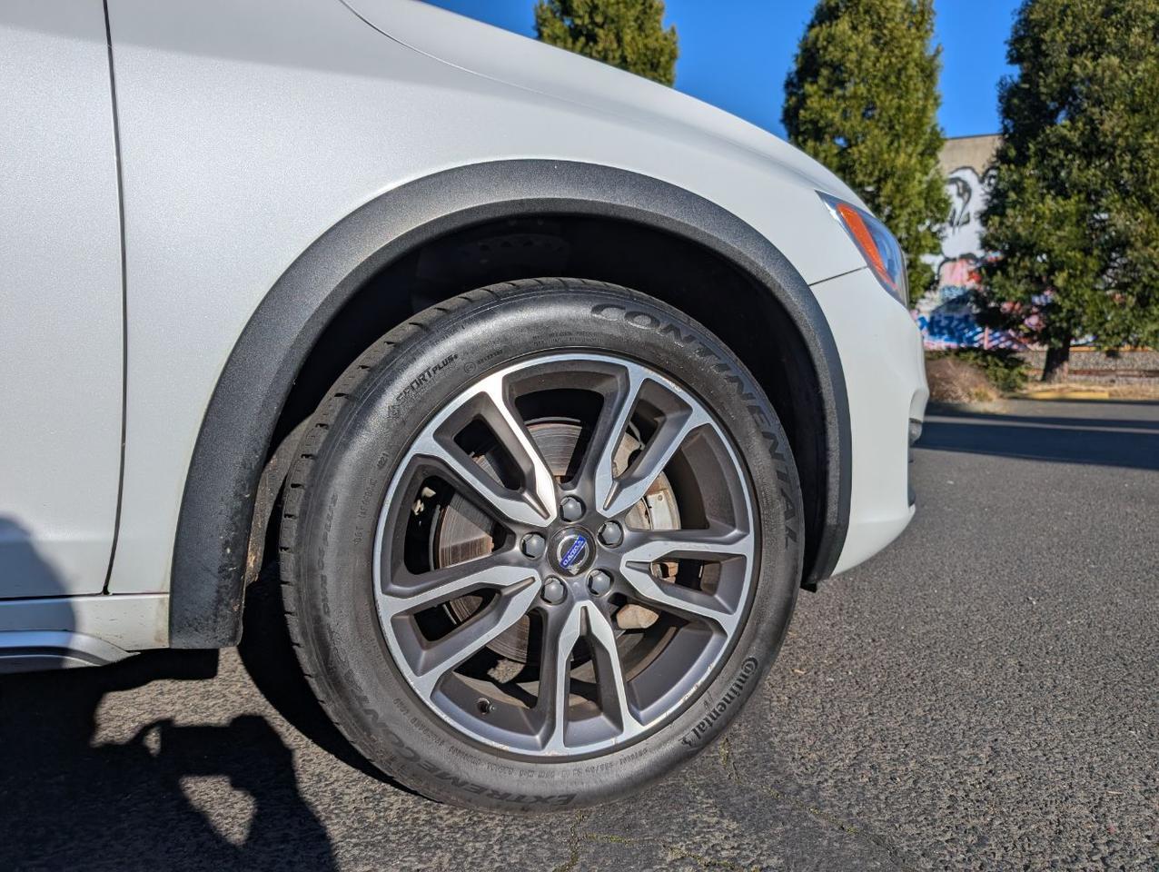 2018 Volvo V60 Cross Country T5 AWD Premier w/High Performance Audio, Blind Spot BLIS, Moon Roof, Leather Heated Seats & Wheel Portland OR