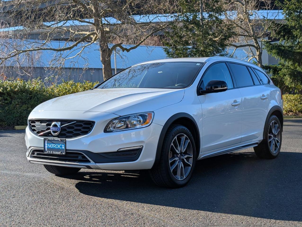 2018 Volvo V60 Cross Country T5 AWD Premier w/High Performance Audio, Blind Spot BLIS, Moon Roof, Leather Heated Seats & Wheel Portland OR