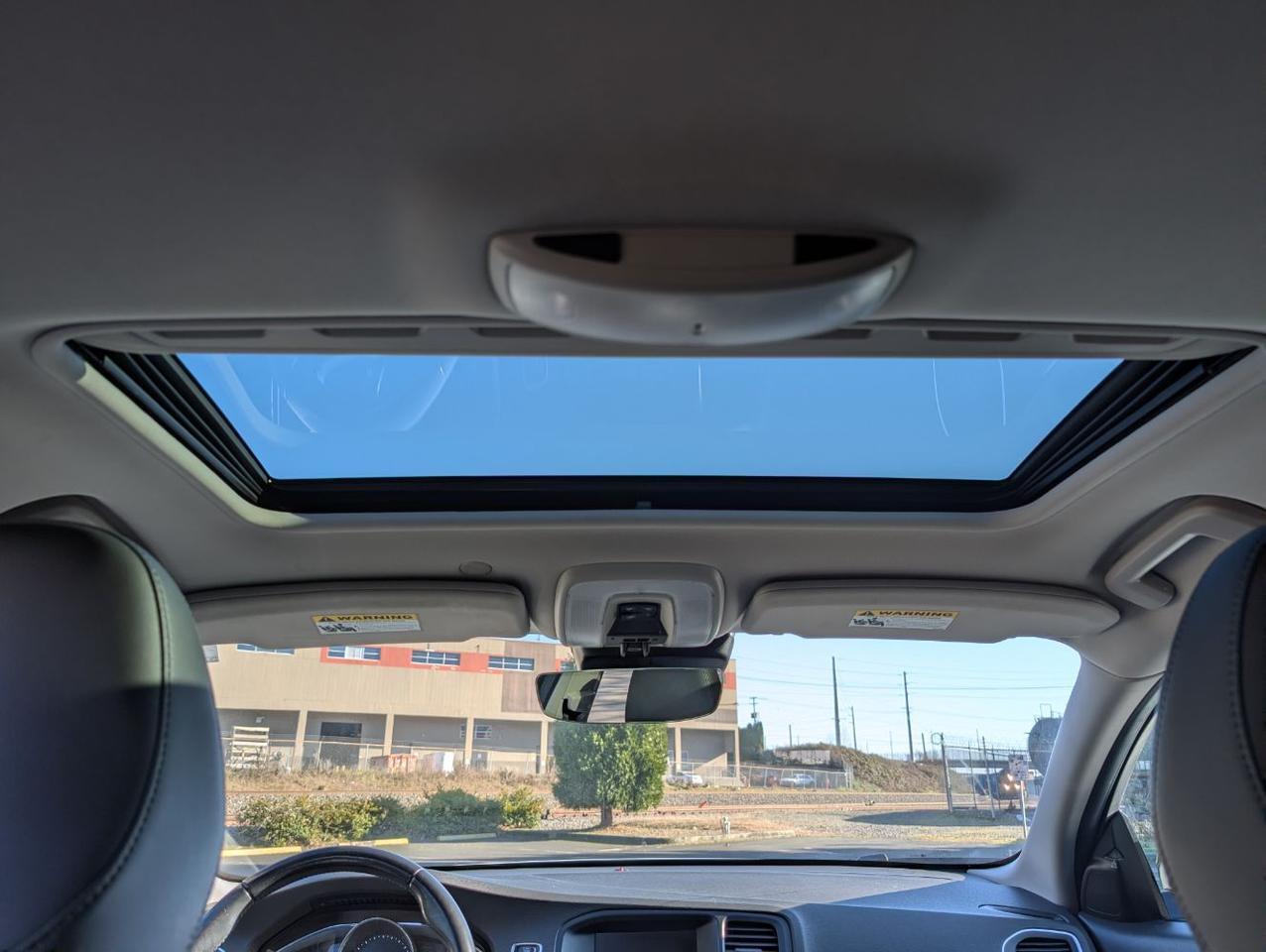 2018 Volvo V60 Cross Country T5 AWD Premier w/High Performance Audio, Blind Spot BLIS, Moon Roof, Leather Heated Seats & Wheel Portland OR