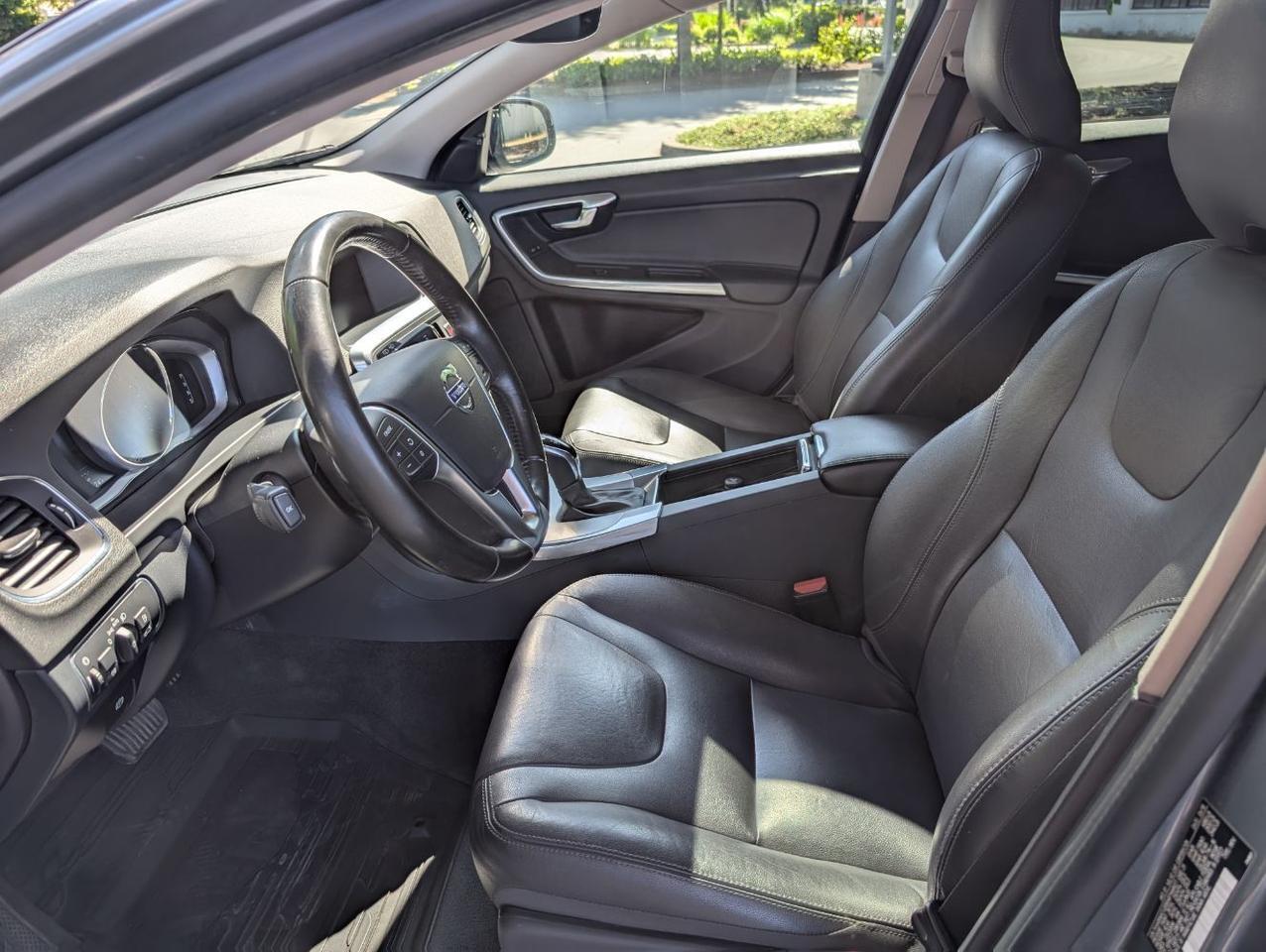 2018 Volvo V60 Cross Country T5 AWD w/High Performance Audio, Blind Spot Information, Leather Heated Seats & Heated Wheel Portland OR