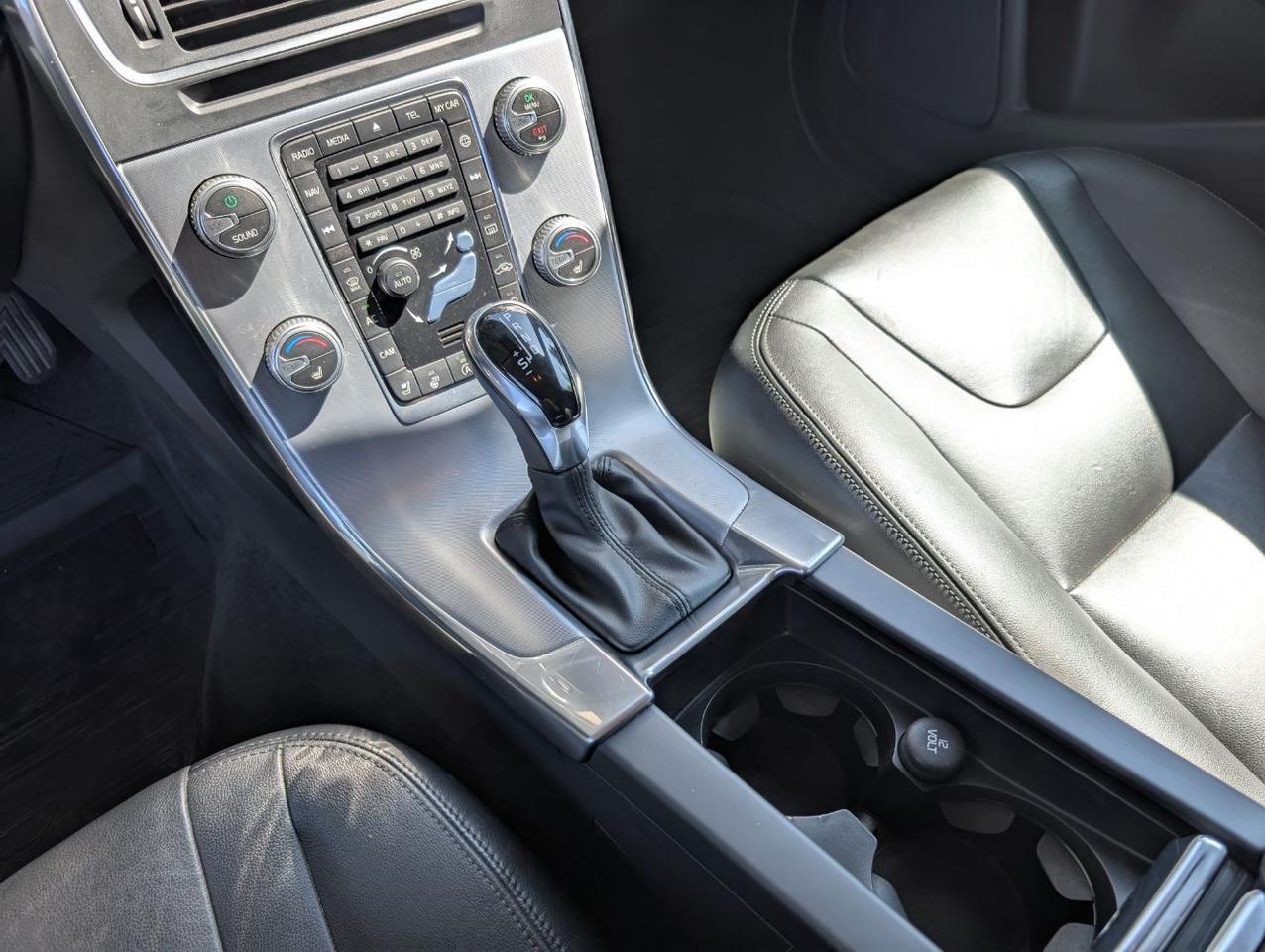 2018 Volvo V60 Cross Country T5 AWD w/High Performance Audio, Blind Spot Information, Leather Heated Seats & Heated Wheel Portland OR