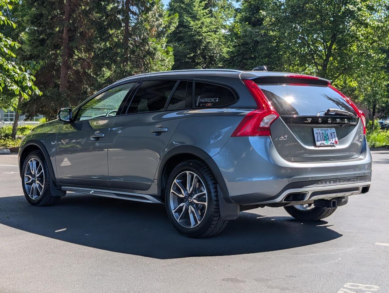 2018 Volvo V60 Cross Country T5 AWD w/High Performance Audio, Blind Spot Information, Leather Heated Seats & Heated Wheel Portland OR