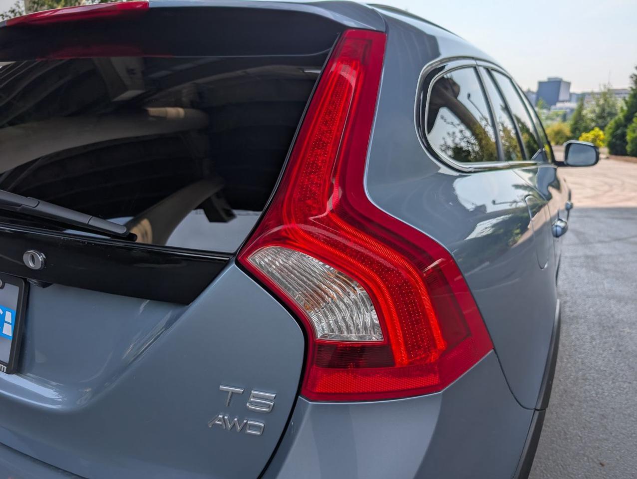 2018 Volvo V60 Cross Country T5 AWD w/High Performance Audio, Lane Keep, Cross Traffic Alert, Back up Ca Portland OR