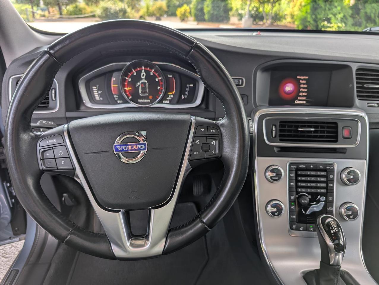 2018 Volvo V60 Cross Country T5 AWD w/High Performance Audio, Lane Keep, Cross Traffic Alert, Back up Ca Portland OR