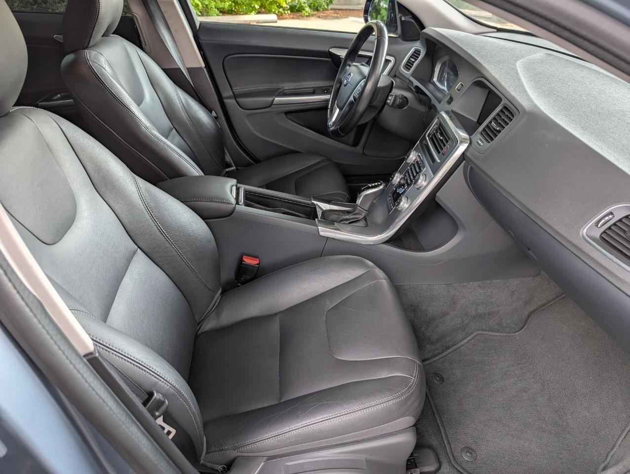 2018 Volvo V60 Cross Country T5 AWD w/High Performance Audio, Lane Keep, Cross Traffic Alert, Back up Ca Portland OR