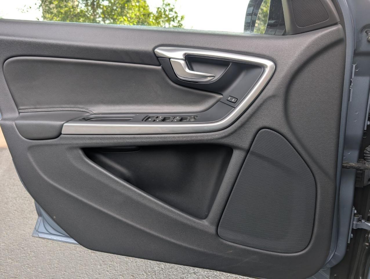 2018 Volvo V60 Cross Country T5 AWD w/High Performance Audio, Lane Keep, Cross Traffic Alert, Back up Ca Portland OR