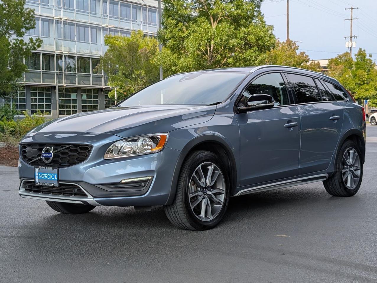 2018 Volvo V60 Cross Country T5 AWD w/High Performance Audio, Lane Keep, Cross Traffic Alert, Back up Ca Portland OR
