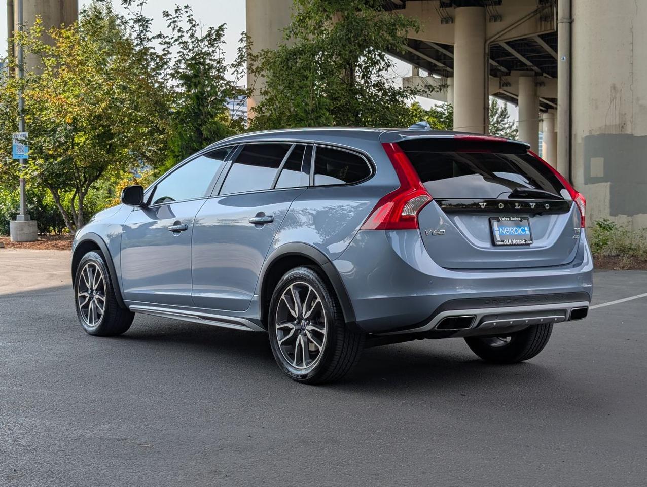 2018 Volvo V60 Cross Country T5 AWD w/High Performance Audio, Lane Keep, Cross Traffic Alert, Back up Ca Portland OR