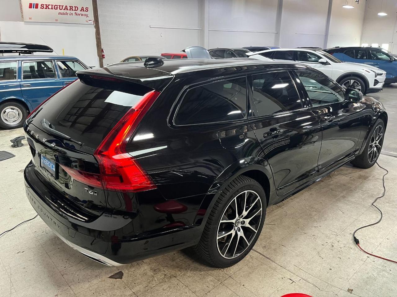 2018 Volvo V90 Cross Country LUX T6 AWD | Bowers &amp; Wilkins, Pilot Assist, Massage Seats * Portland OR