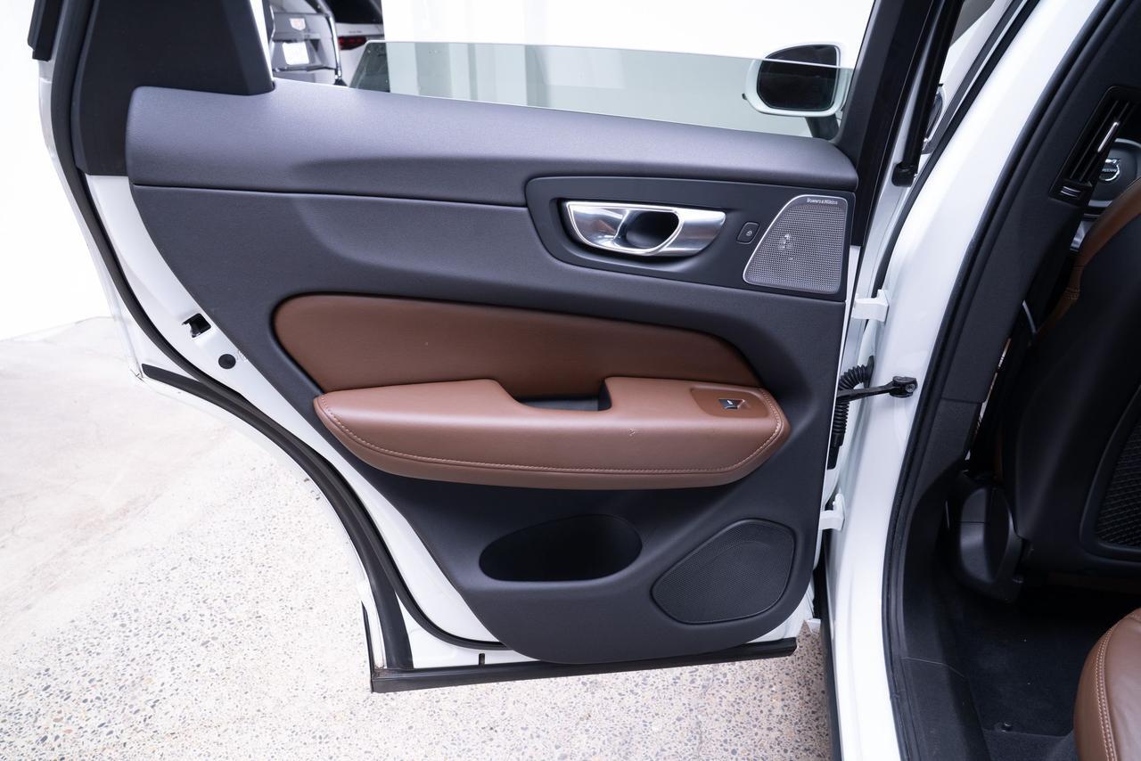 2018 Volvo XC60 Hybrid T8 Inscription AWD Bowers &amp; Wilkins Portland OR