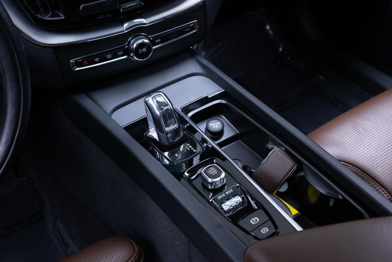 2018 Volvo XC60 Hybrid T8 Inscription AWD Bowers &amp; Wilkins Portland OR