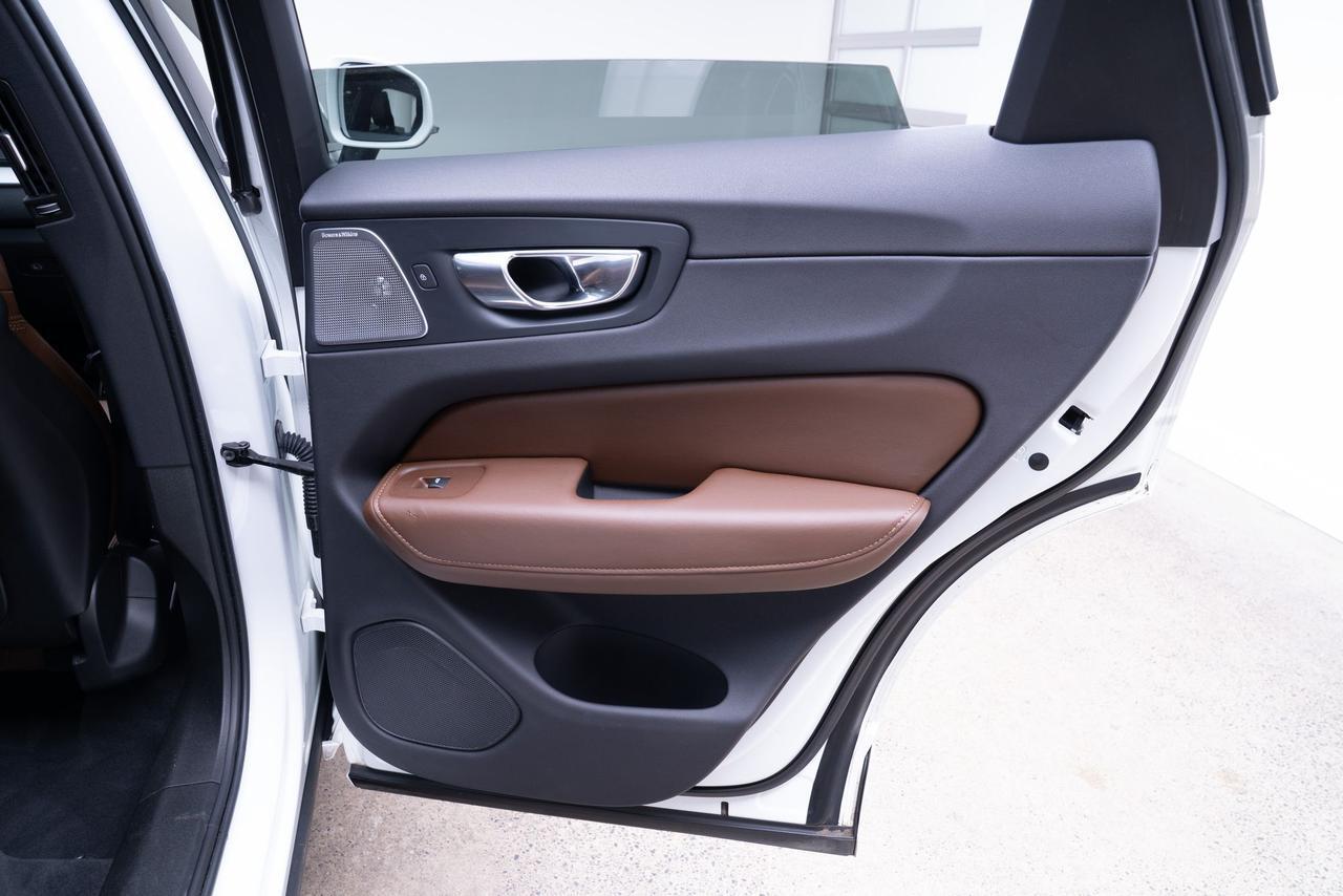 2018 Volvo XC60 Hybrid T8 Inscription AWD Bowers &amp; Wilkins Portland OR