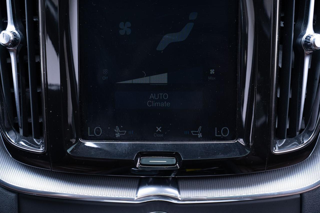 2018 Volvo XC60 Hybrid T8 Inscription AWD Bowers &amp; Wilkins Portland OR