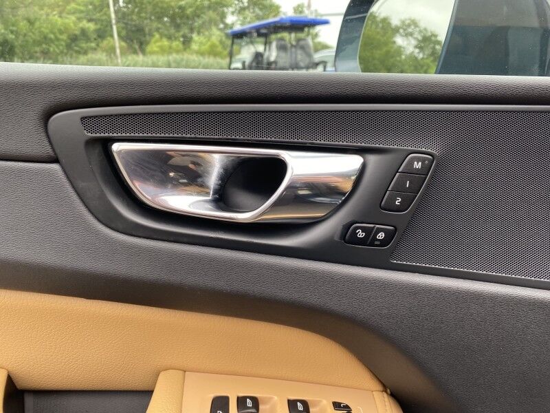 2018 Volvo XC60 Momentum Bristol  PA