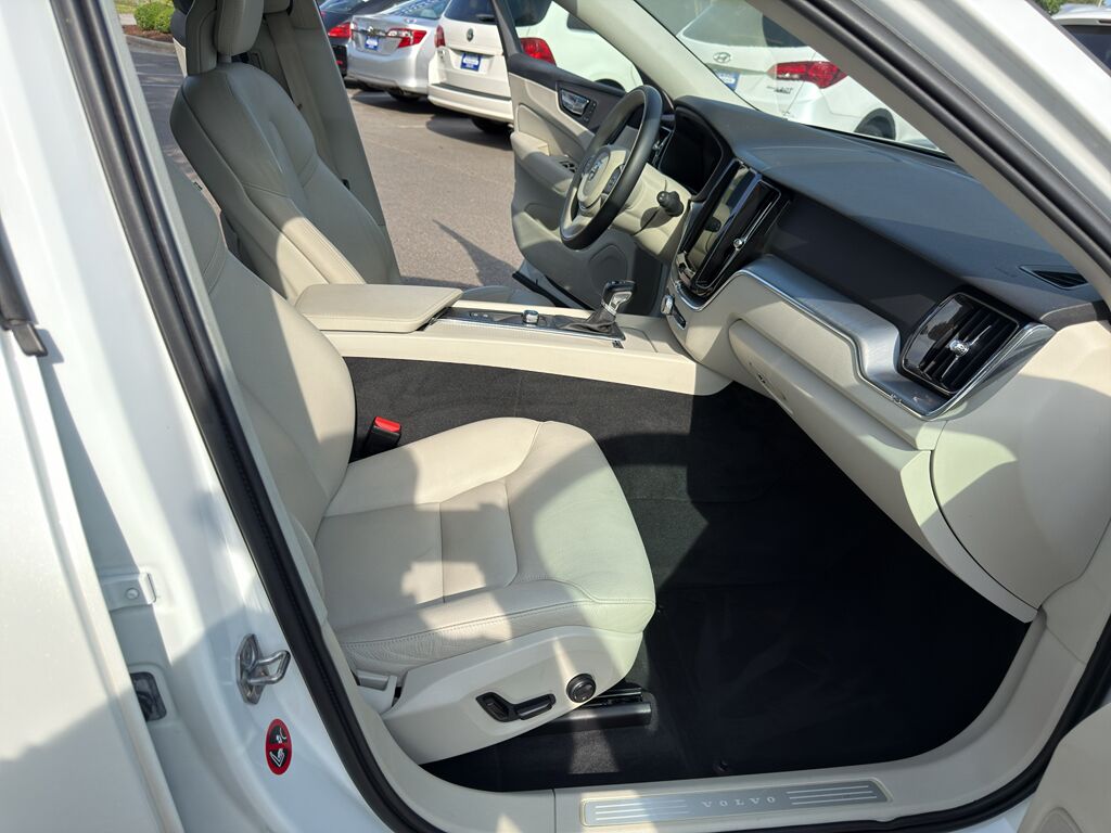 2018 Volvo XC60 Momentum Wilmington NC
