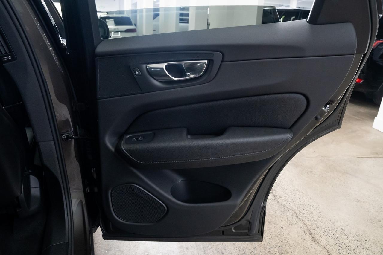 2018 Volvo XC60 T5 Momentum Heated Seats Advanced Package Portland OR