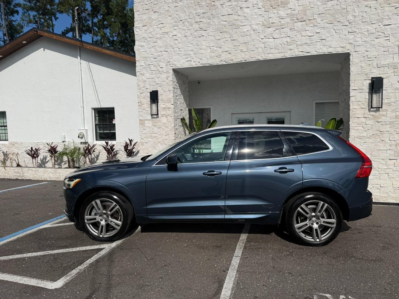 2018 Volvo XC60 T6 AWD Momentum