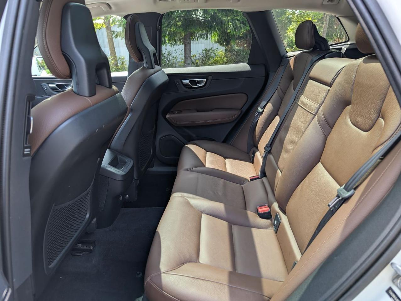 2018 Volvo XC60 T6 AWD Momentum w/High Performance Audio, Pano Roof, Apple Carplay, Leather Heated Seats & Wheel Portland OR