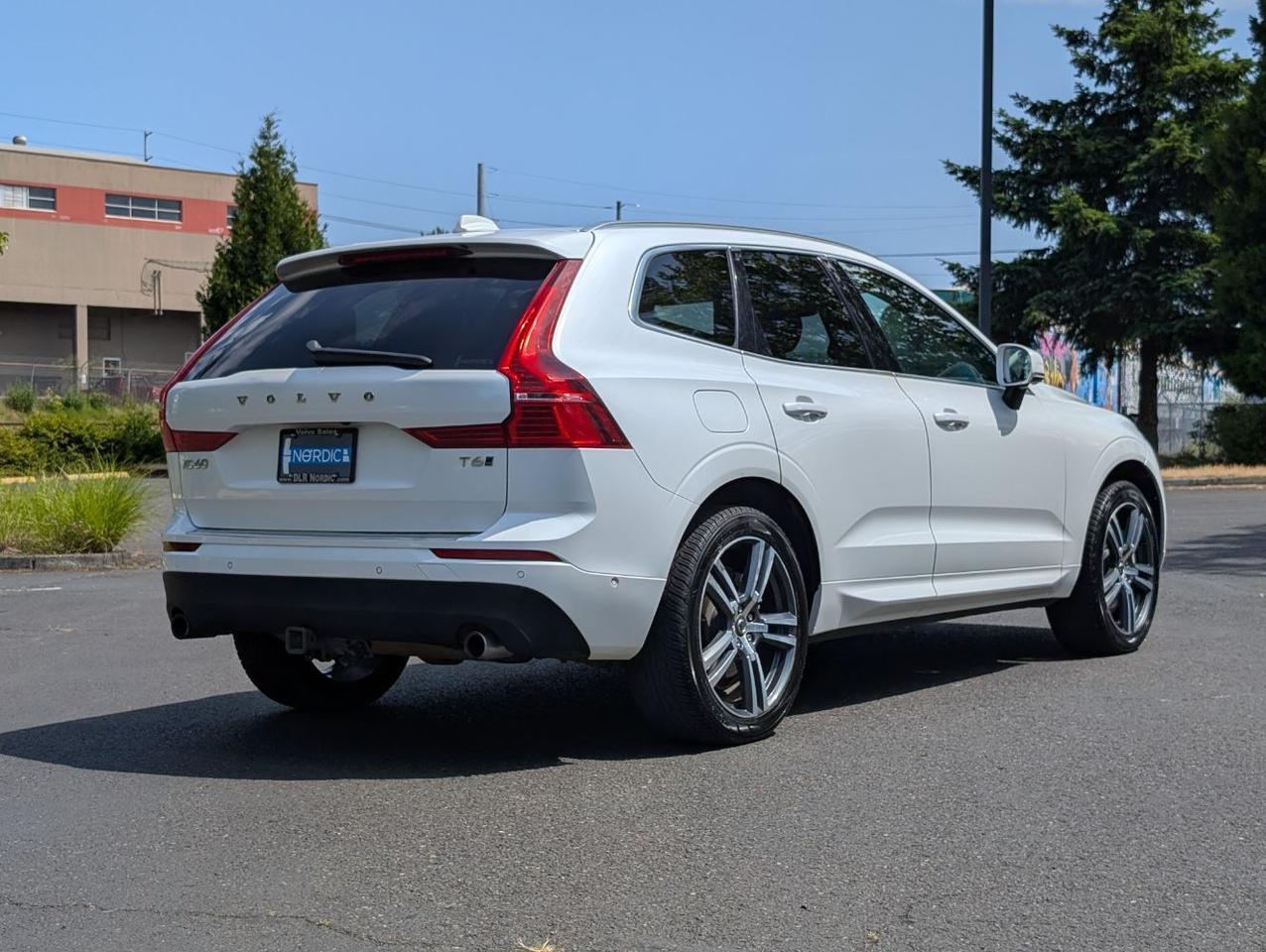 2018 Volvo XC60 T6 AWD Momentum w/High Performance Audio, Pano Roof, Apple Carplay, Leather Heated Seats & Wheel Portland OR