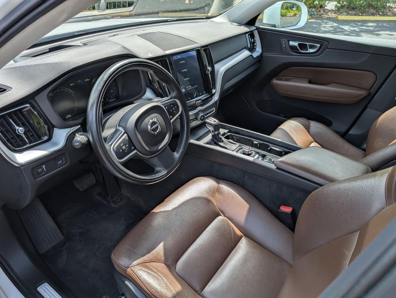 2018 Volvo XC60 T6 AWD Momentum w/High Performance Audio, Pano Roof, Apple Carplay, Leather Heated Seats & Wheel Portland OR