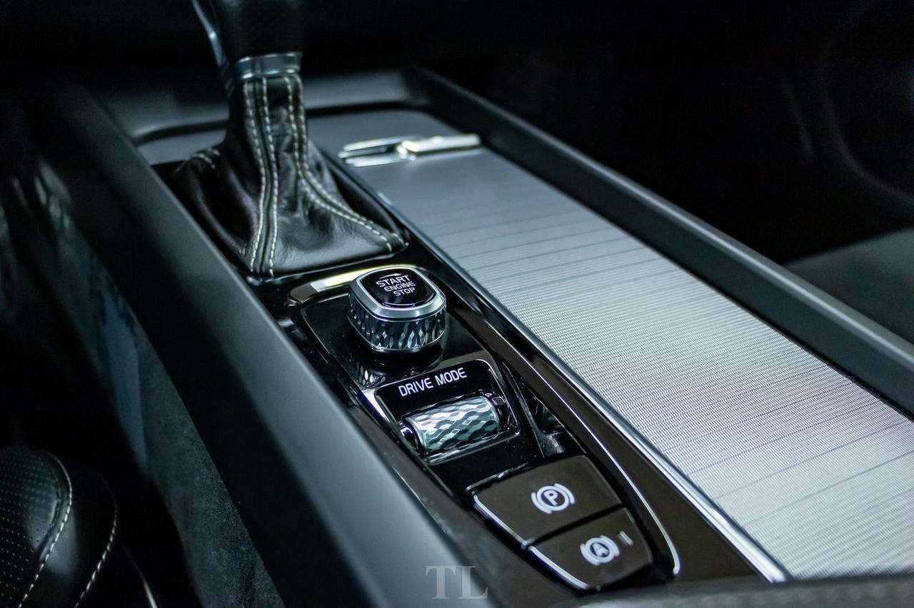 2018 Volvo XC60 T6 AWD R-Design Polestar Leather Roof Nav Red Deer AB