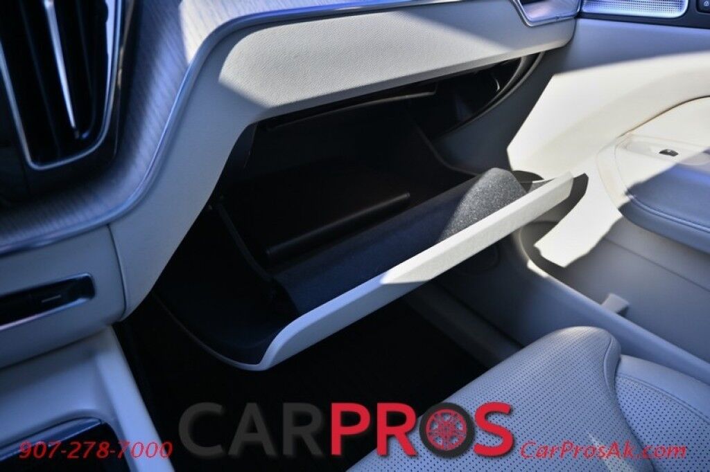 2018 Volvo XC60 T6 Inscription - AWD - Convenience & Advanced Pkg - Vision & Luxury Seat Pkg - Massaging Heated & Cooled Leather Seats - Heated Steering Wheel - Heated Rear Seats - Panoramic Sunroof - Bowers & Wilkins Speakers - Heads Up Display - Air Suspension Anchorage AK