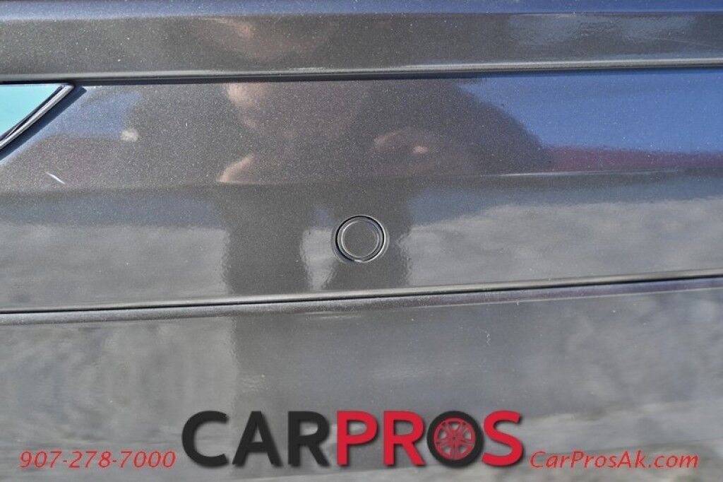 2018 Volvo XC60 T6 Inscription - AWD - Convenience & Advanced Pkg - Vision & Luxury Seat Pkg - Massaging Heated & Cooled Leather Seats - Heated Steering Wheel - Heated Rear Seats - Panoramic Sunroof - Bowers & Wilkins Speakers - Heads Up Display - Air Suspension Anchorage AK