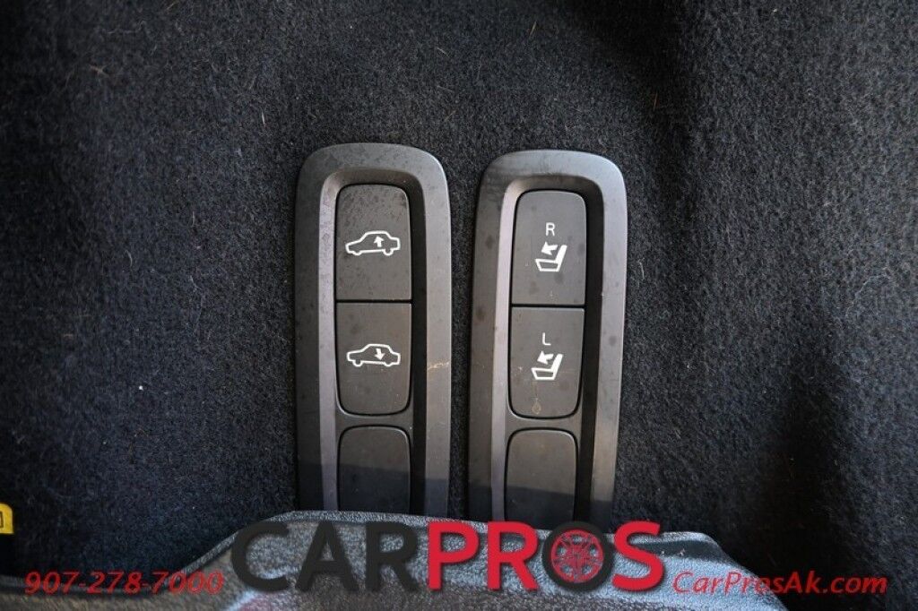 2018 Volvo XC60 T6 Inscription - AWD - Convenience & Advanced Pkg - Vision & Luxury Seat Pkg - Massaging Heated & Cooled Leather Seats - Heated Steering Wheel - Heated Rear Seats - Panoramic Sunroof - Bowers & Wilkins Speakers - Heads Up Display - Air Suspension Anchorage AK